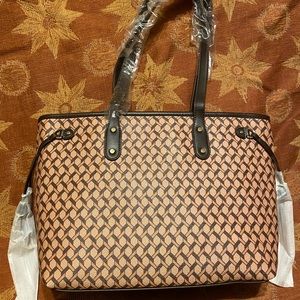 Roomy Shoulder Bag With Detachable Pouch